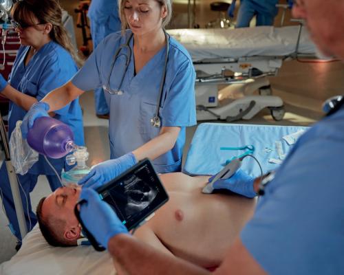 SonoSite iViz手持式超聲儀適合用戶的手掌。 在床邊和現(xiàn)場惡劣的臨床環(huán)境中，它都能提供快速解答。 它結(jié)合了卓越的成像性能，超機(jī)動性和單手操作，同時允許操作員與同事協(xié)作并共享信息。 ＃RSNA19 #RSNA＃RSNA2019 #POCUS